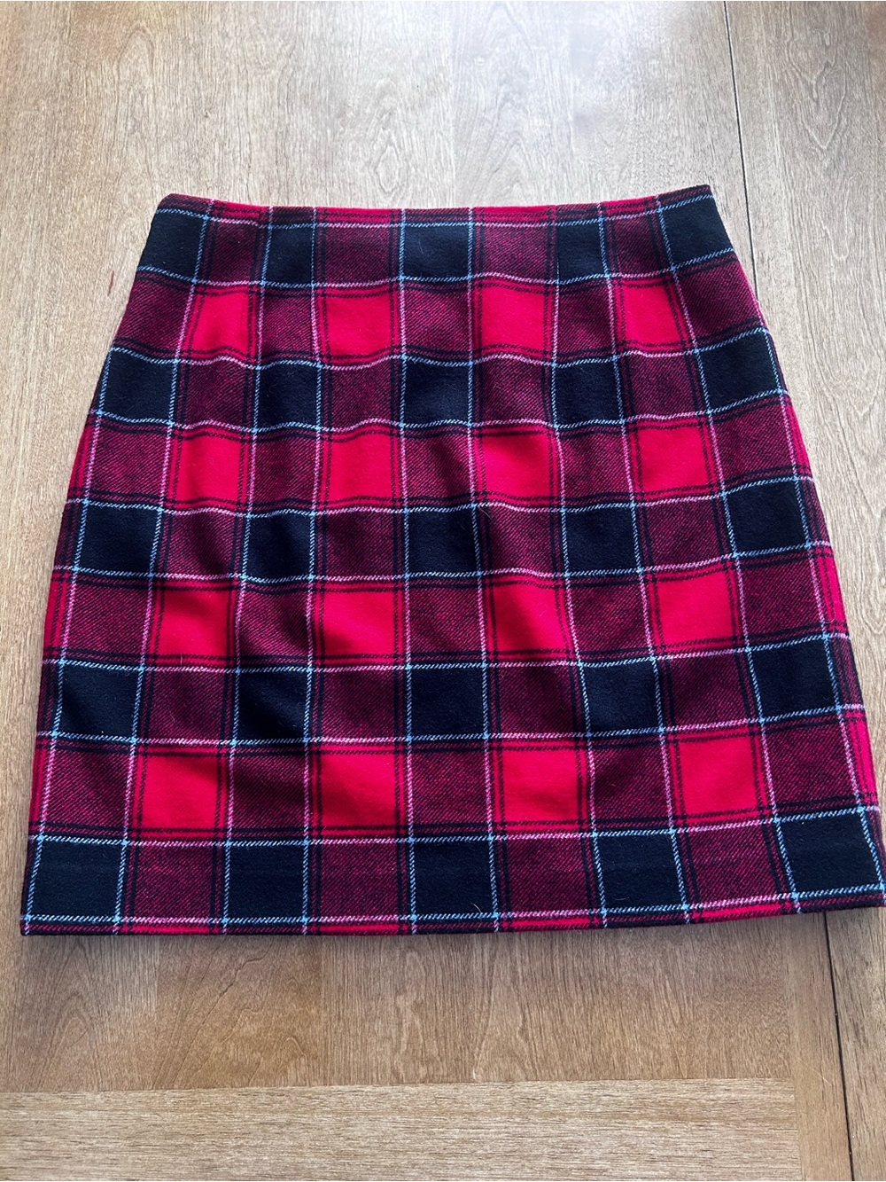 Talbots wool blend Red /black Tartan Faux wrap lined mini skirt  
Size 10 petite